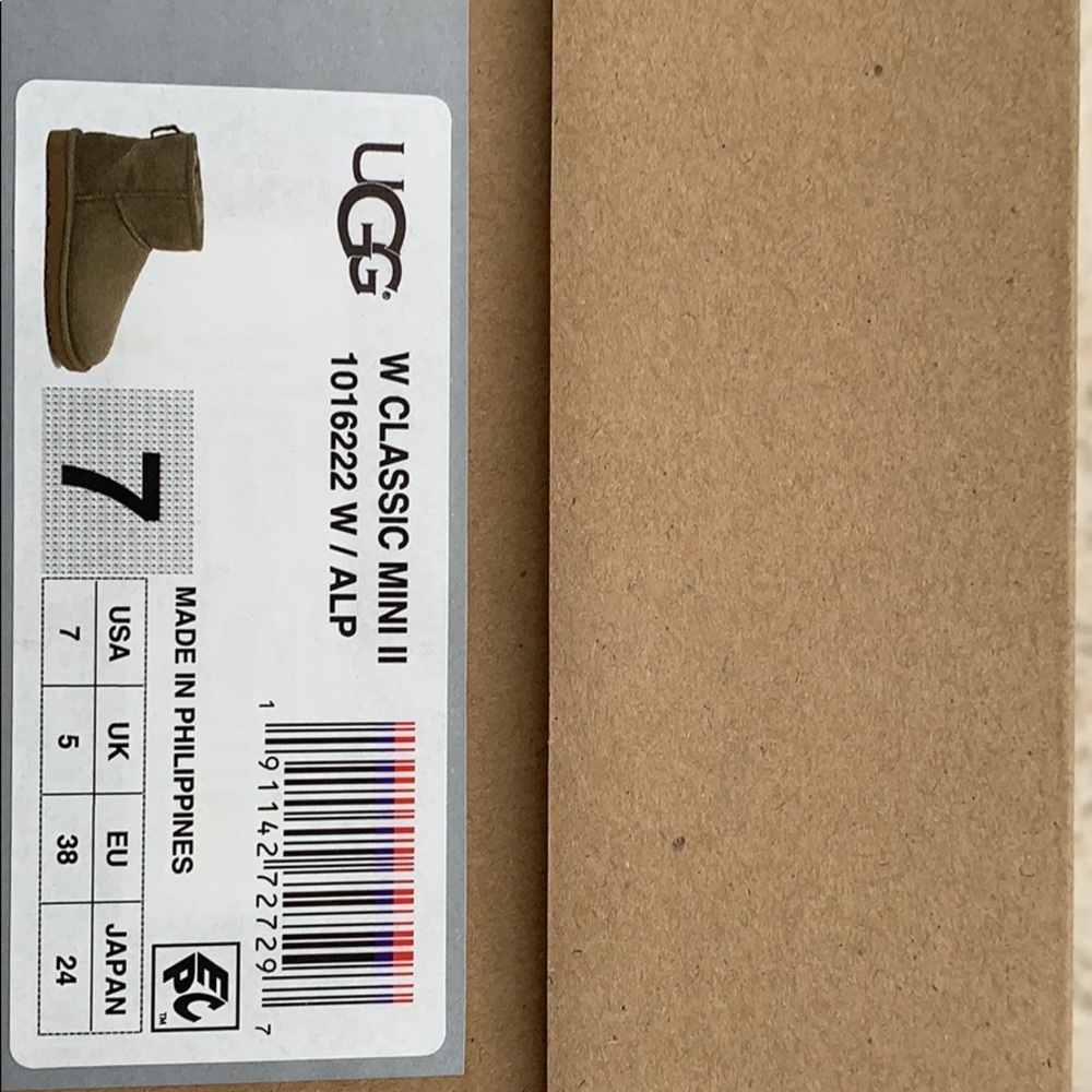 UGG classic mini 2 genuine shearling lined boots - Picture 7 of 8